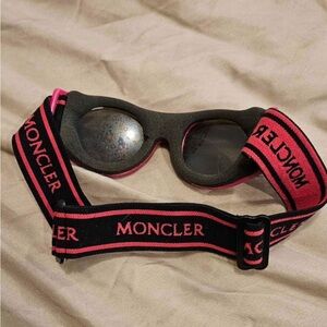 Moncler goggles in pink
Designer rick owens moncler palm angels clothing pink